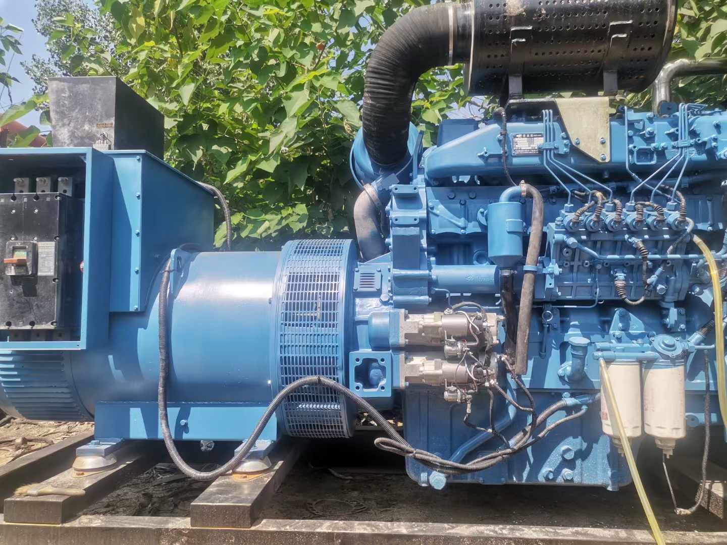 长白详细说明降低 800kW 柴油发电机输出电流波动的方法
