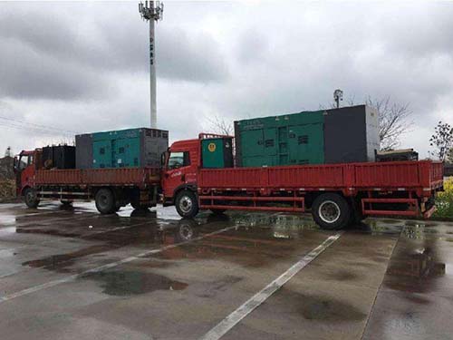 长白涂抹密封胶后，需要等待多长时间才能安装水冷式机油散热器密封件？